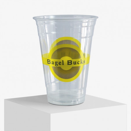 Specialtrykt plastikkop med logo 'Bagel Bucks'