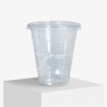Tapa plana en un vaso de plástico