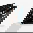 Salviettine umidificate con superficie triplex nera con logo 'Trinity'