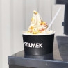 Coppa gelato nera con logo 'Stilmek'