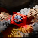 Yksilölliset "Uncle Sam's" kosteuspyyhkeet punaisella pinnalla