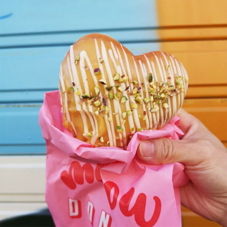 Pasticcini serviti in sacchetti di carta stampati personalizzati