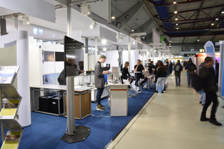 Attract People to Your Booth: 10 Strategies | Limepack