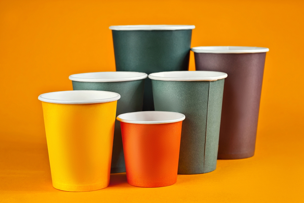 Sustainable Groove Pappbecher auf Musikfestivals | Limepack Different Sizes of Disposable Paper Cups