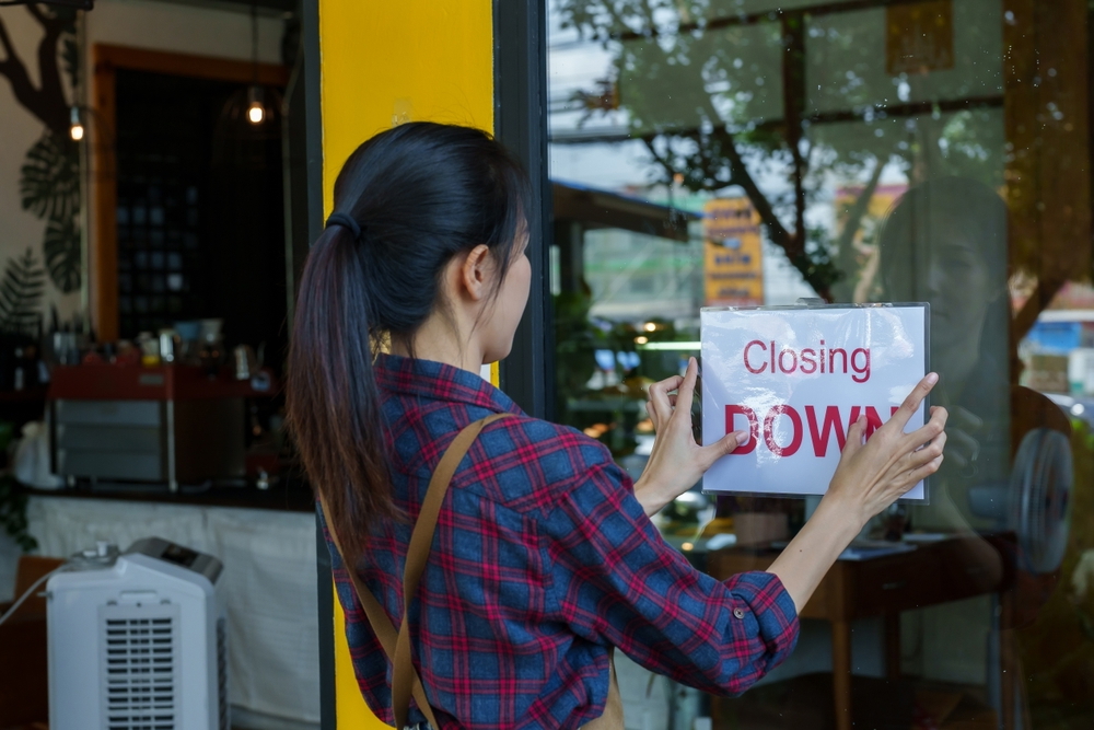 pizza shop owner closing down pizza restaurant