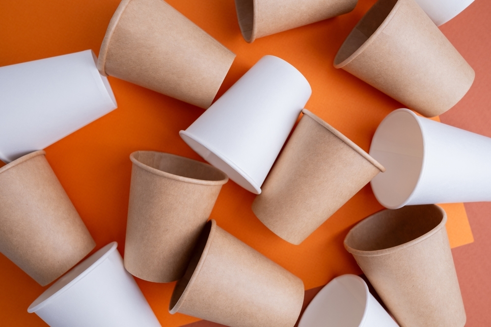 top view of white and brown kraft paper cups